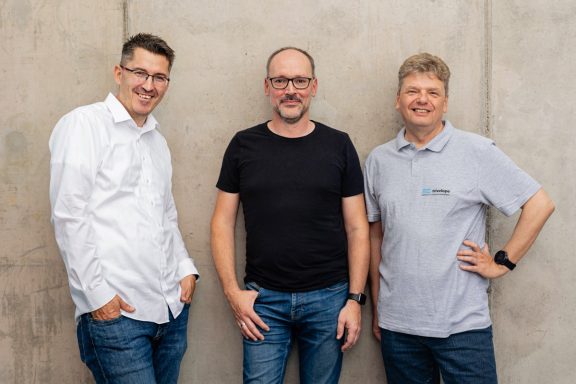 Geschäftskundenfoto IT Firma Trivelope - 3 freundliche Geschäftsführer